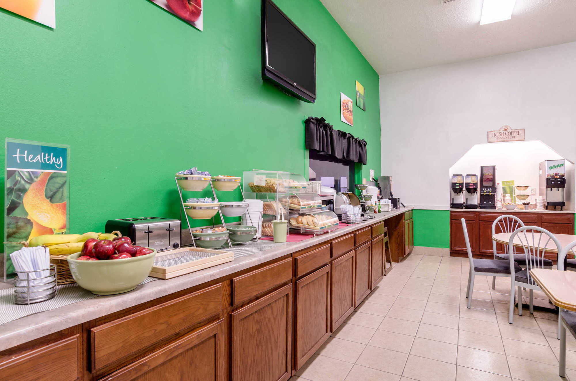 Colby Inn And Suites Facilities photo