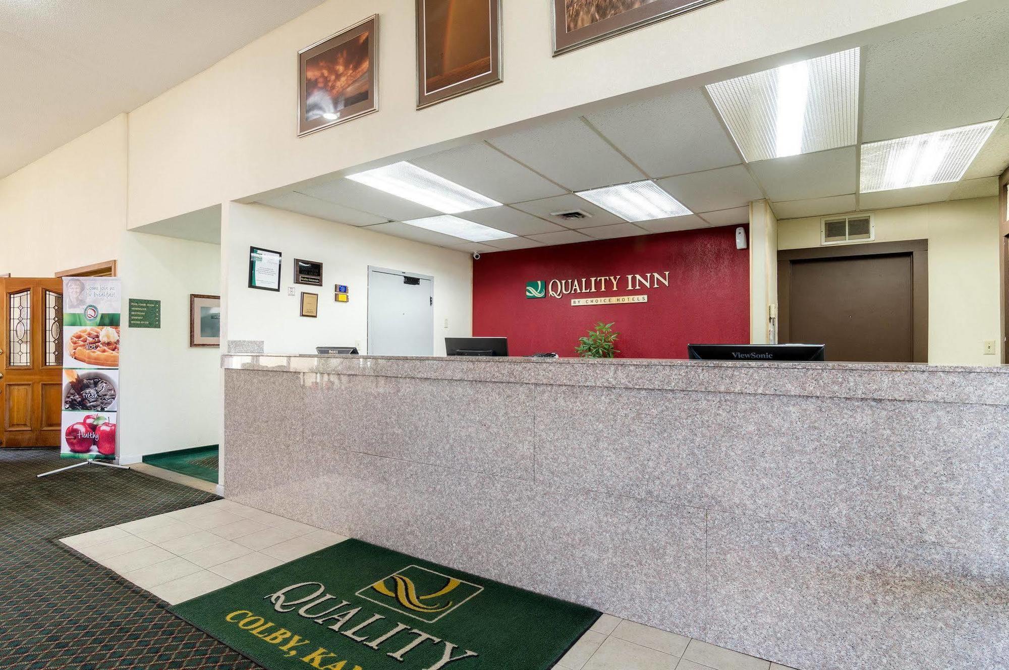 Colby Inn And Suites Exterior photo